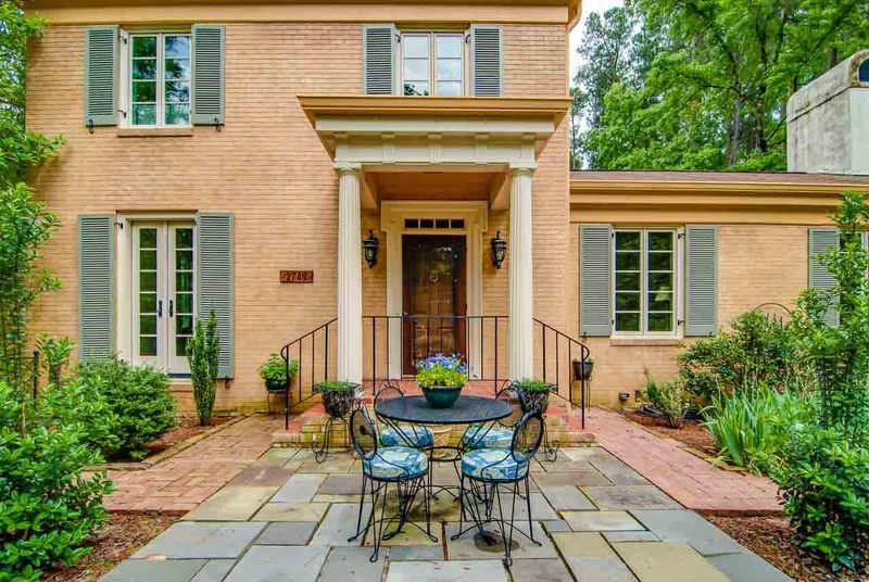 2749 Dogwood Rd, Durham, NC 27705