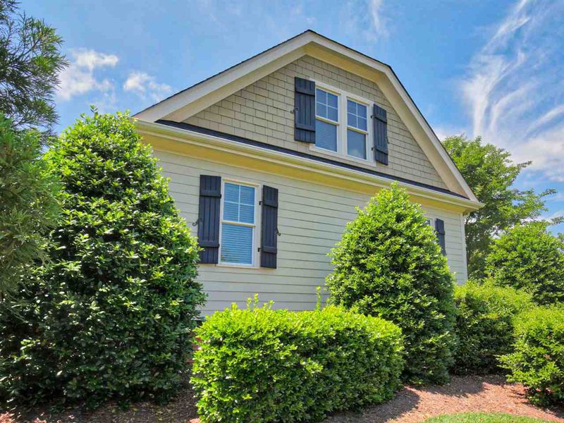 2749 Oberlin Rd #101, Raleigh, NC 27608