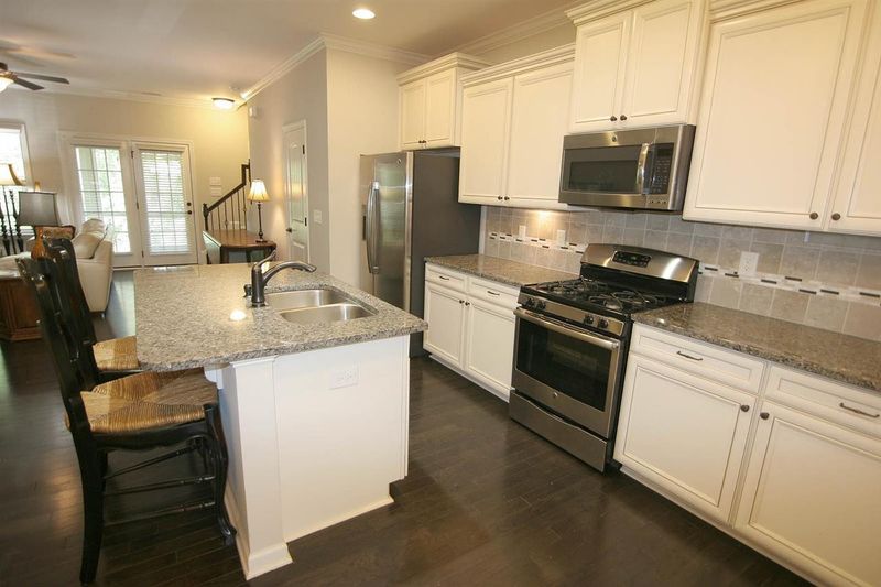 2757 Cypress Pointe Ln, Raleigh, NC 27614