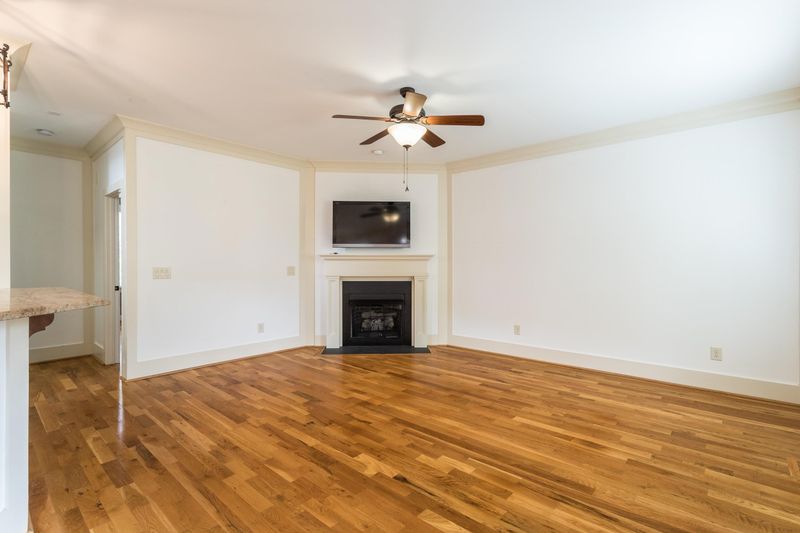 2757 Oberlin Rd #103, Raleigh, NC 27608