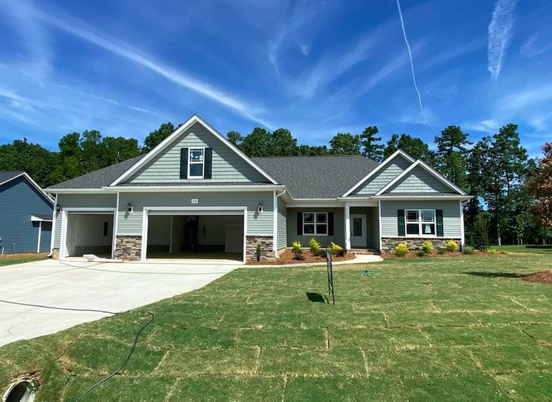 276 Oakhaven Dr, Holly Springs, NC 27540