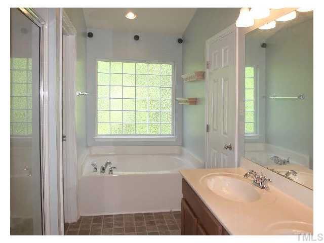 2762 Wyntercrest Ln, Durham, NC 27713
