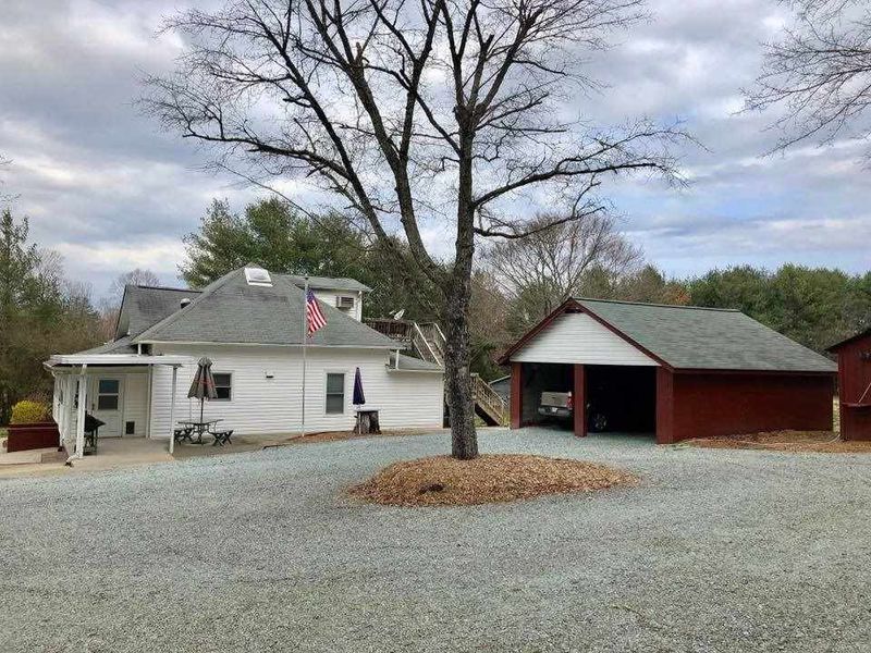 2768 Leasburg Rd, Roxboro, NC 27574