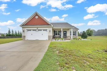 28 Fairfax Dr, Sanford, NC 27332