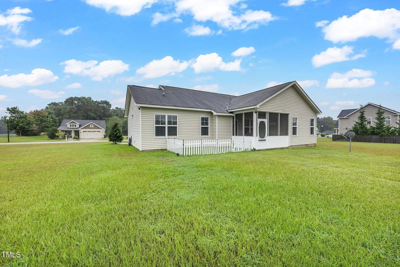 28 Fairfax Dr, Sanford, NC 27332