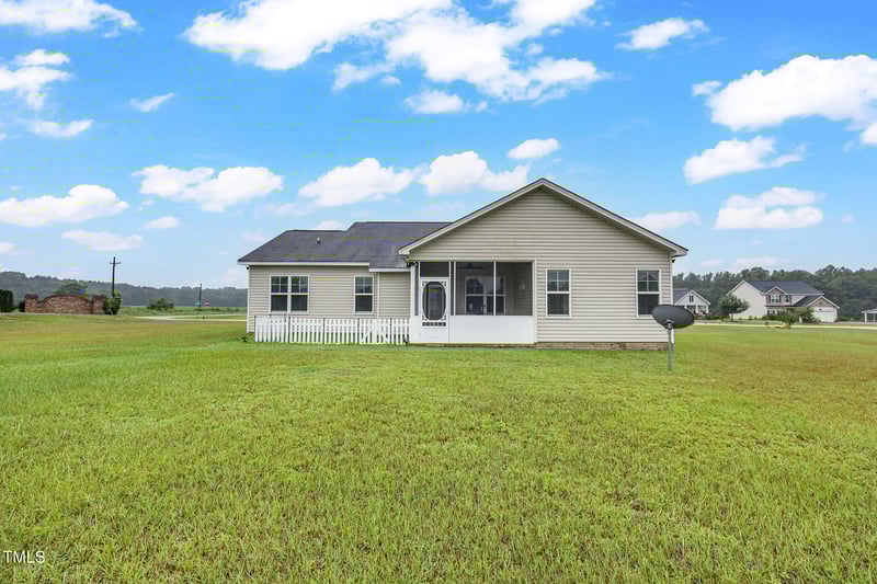 28 Fairfax Dr, Sanford, NC 27332