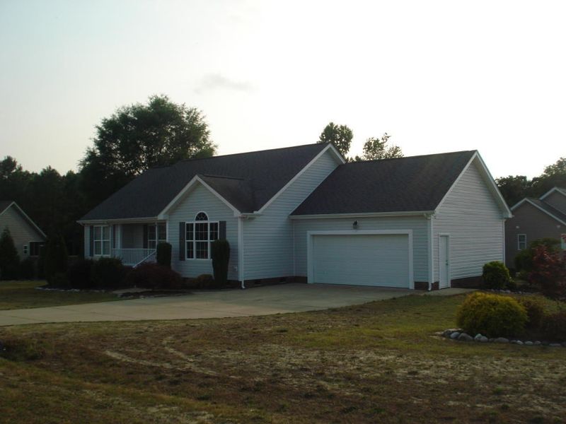 28 Hardee Woods Ln, Benson, NC 27504