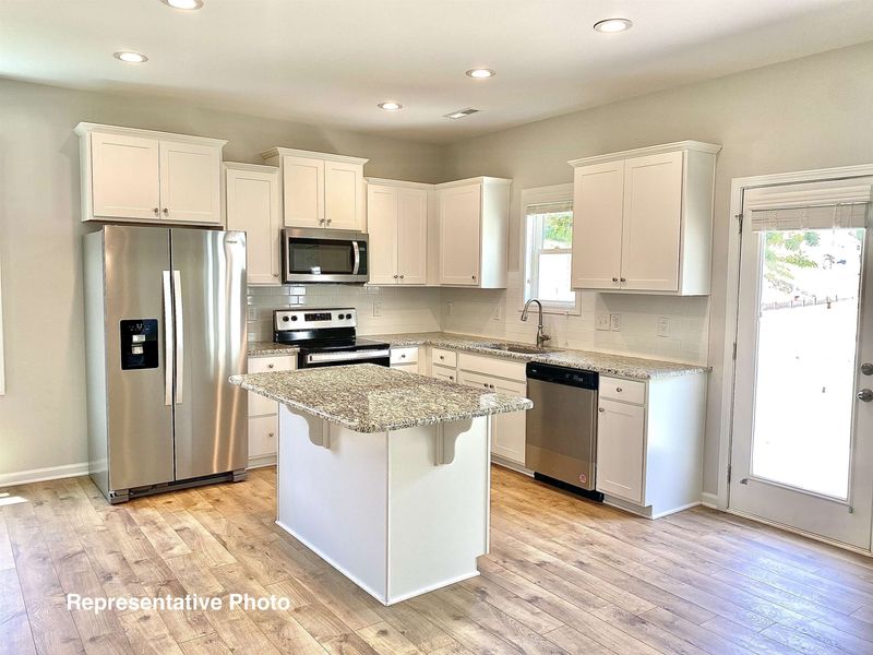 28 Narmada Ct, Zebulon, NC 27597