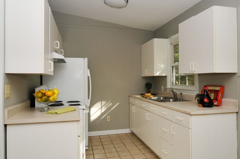 28 Red Pine Rd, Chapel Hill, NC 27516