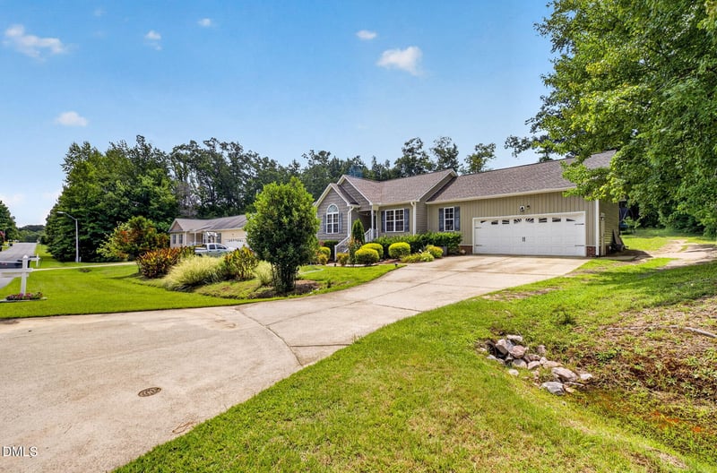 280 Kinsman Ct, Fuquay Varina, NC 27526
