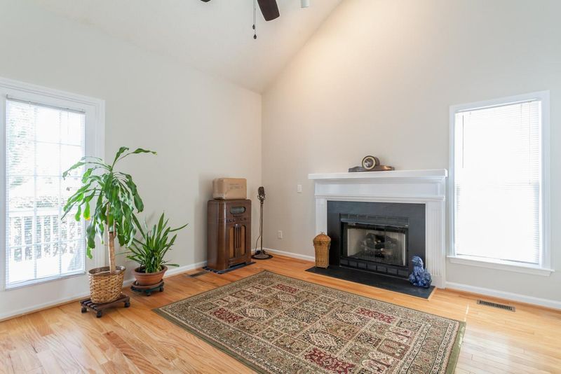 2800 Bedfordshire Ct, Raleigh, NC 27604