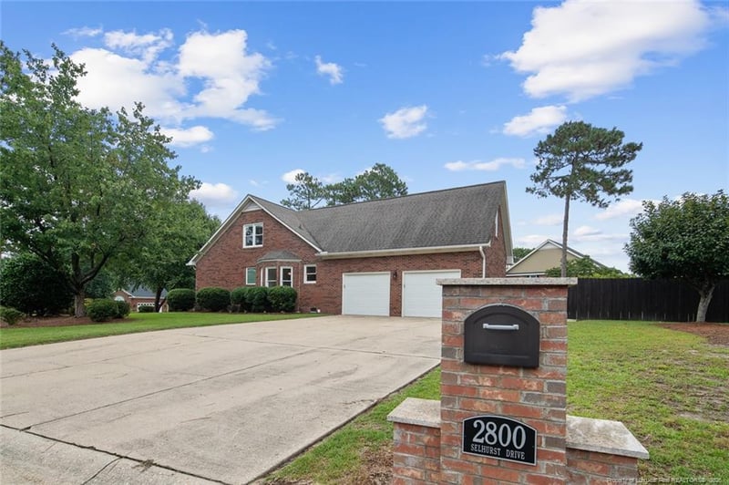 2800 Selhurst Dr, Fayetteville, NC 28306