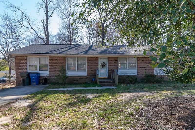 2801 Daytona Dr, Raleigh, NC 27610