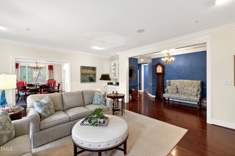 2801 Glenwood Gardens Ln #203, Raleigh, NC 27608
