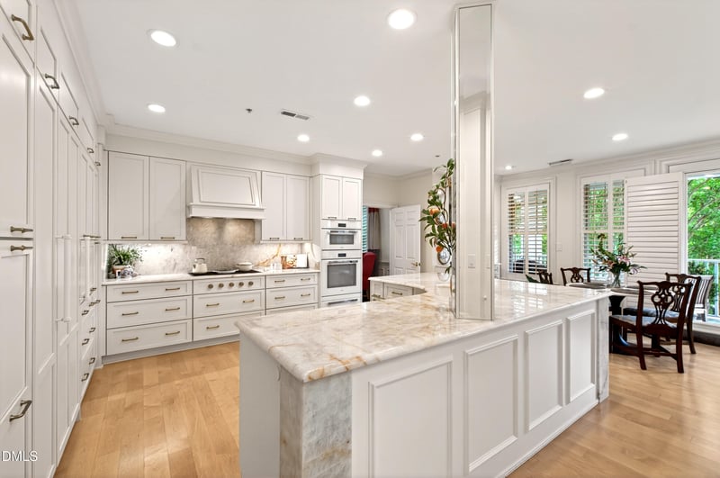2801 Glenwood Gardens Ln #203, Raleigh, NC 27608
