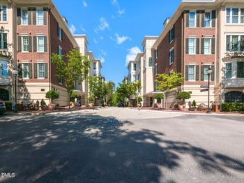 2801 Glenwood Gardens Ln, Raleigh, NC 27608