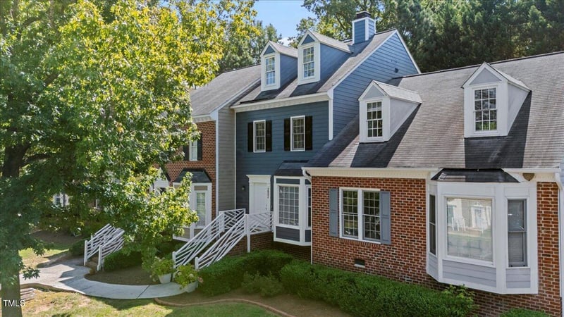 2802 Bedfordshire Ct, Raleigh, NC 27604