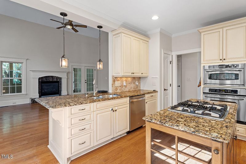 2802 Cameron Pond Dr, Cary, NC 27519