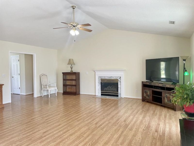 2802 Waters Edge Dr, Sanford, NC 27330