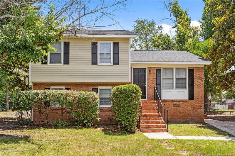 2803 Shade Tree Dr, Fayetteville, NC 28306