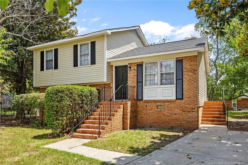 2803 Shade Tree Dr, Fayetteville, NC 28306