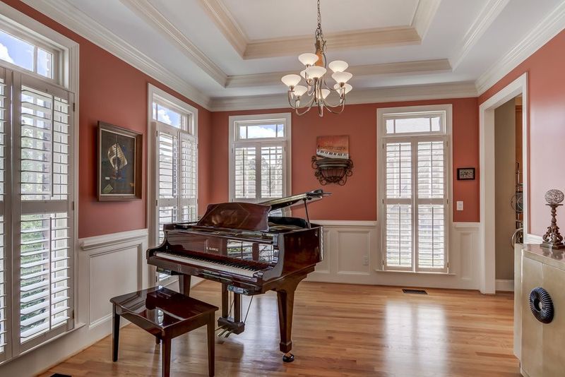 2804 Peachleaf St, Raleigh, NC 27614