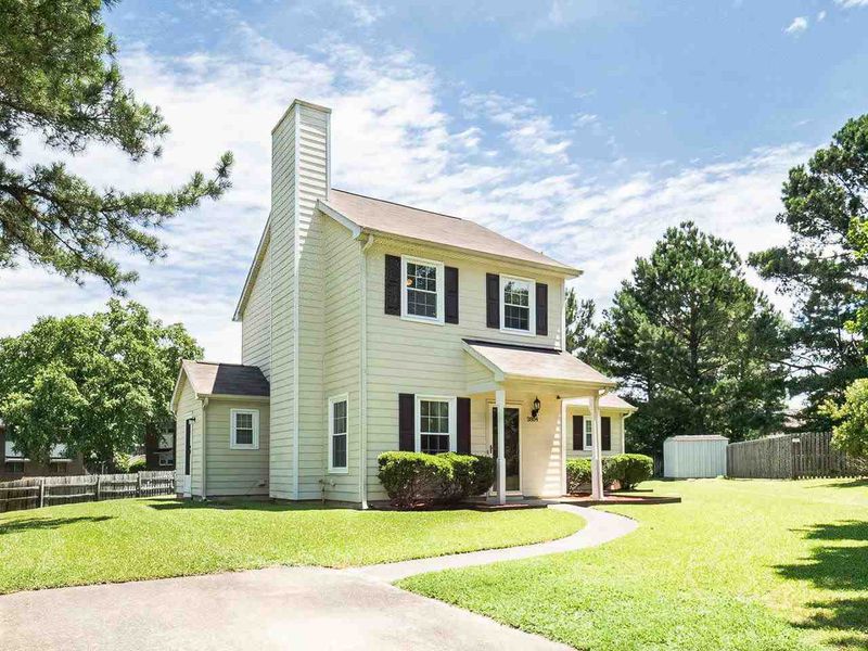2804 Pinetree Ct, Durham, NC 27705