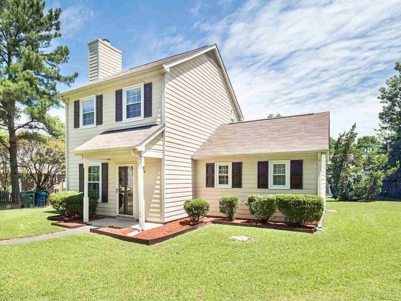 2804 Pinetree Ct, Durham, NC 27705