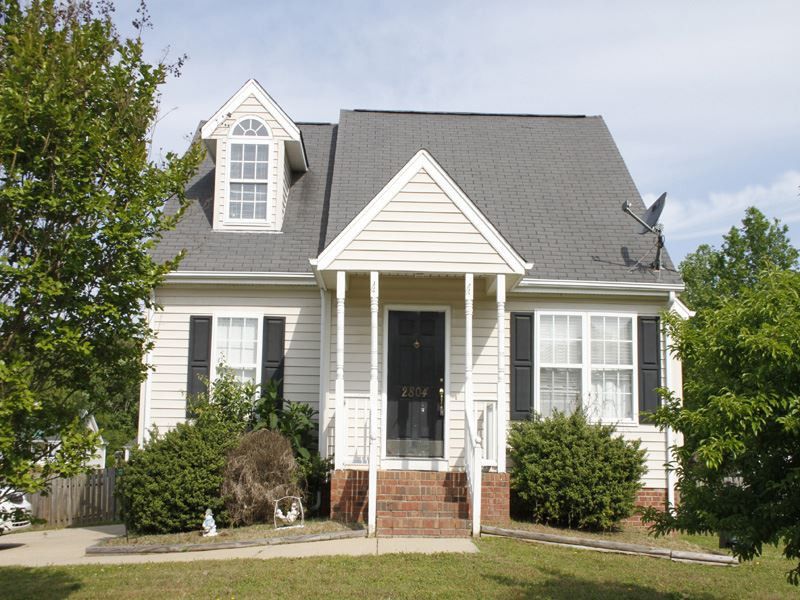 2804 Thurrock Dr, Apex, NC 27539