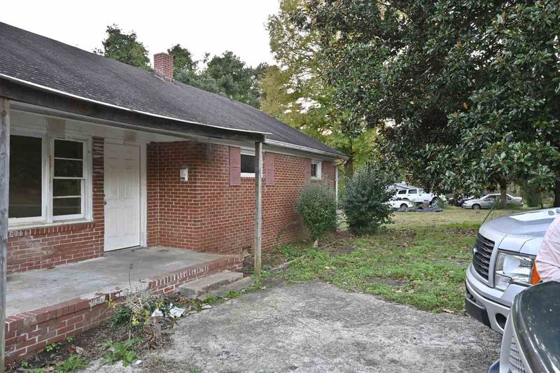 2805 Bethune Dr, Raleigh, NC 27603