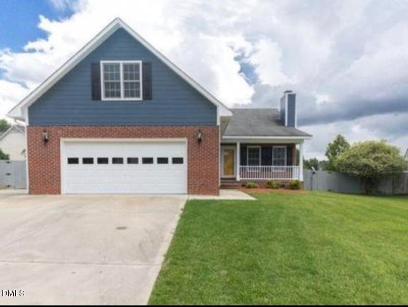 2805 Franzia Dr, Fayetteville, NC 28306