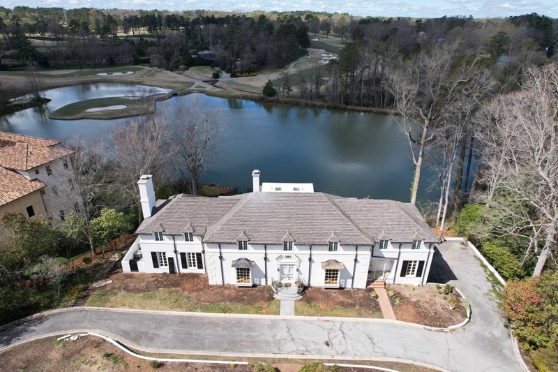 2805 Lakeview Dr, Raleigh, NC 27609
