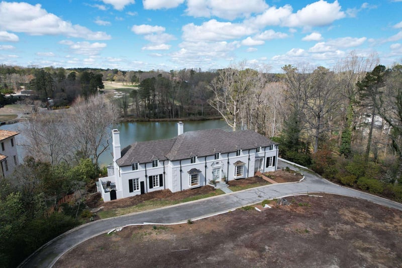 2805 Lakeview Dr, Raleigh, NC 27609