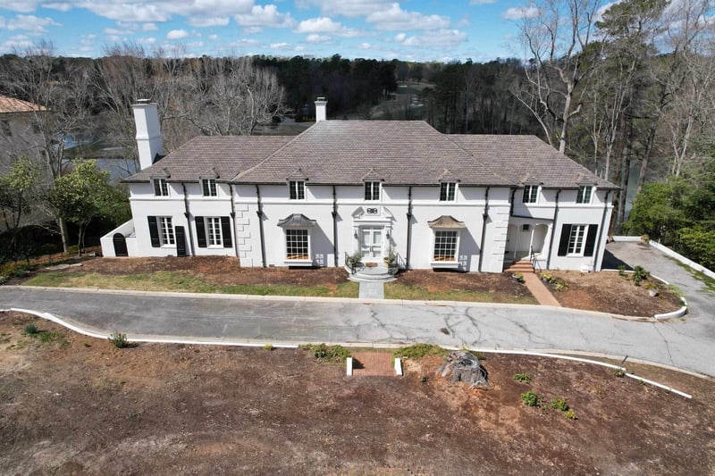 2805 Lakeview Dr, Raleigh, NC 27609