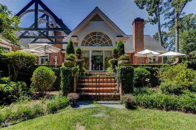 2805 Moorgate Ct, Burlington, NC 27215