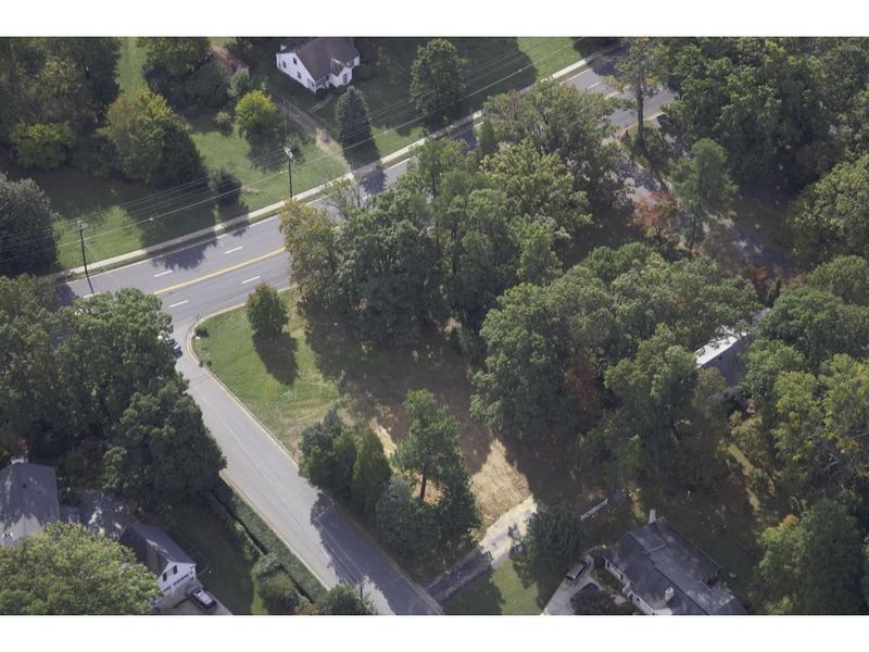 2806 S Fairway Dr, Burlington, NC 27215