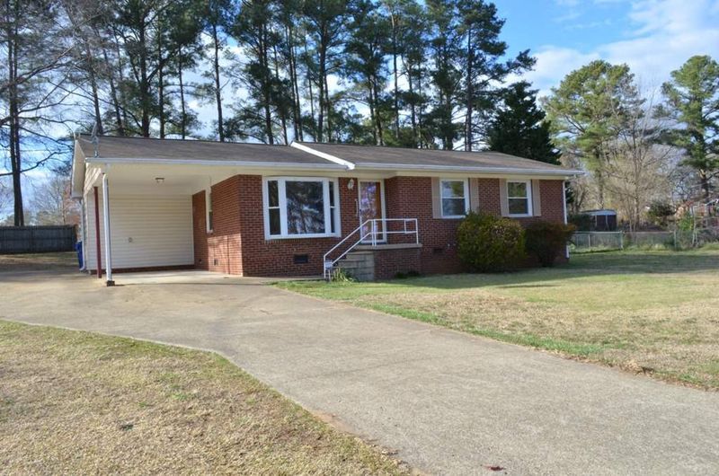 2806 Fairway Dr, Raleigh, NC 27603