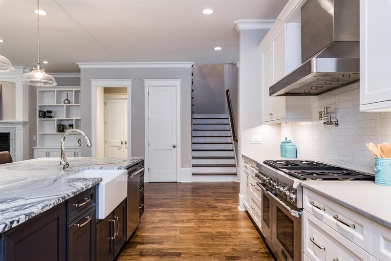 2806 Manning Pl, Raleigh, NC 27608