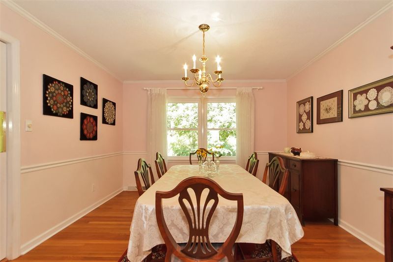 2807 Charlotte Ln, Burlington, NC 27215