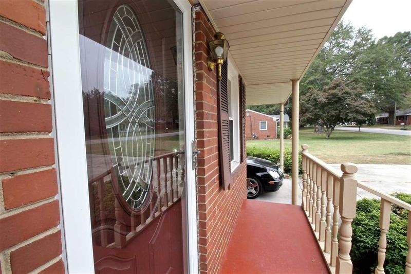 2807 Crestline Ave, Raleigh, NC 27603