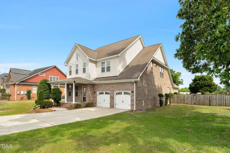2808 Sand Trap Ln, Hope Mills, NC 28348
