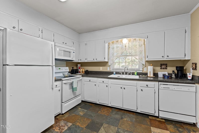 2809 Skycrest Dr, Fayetteville, NC 28304