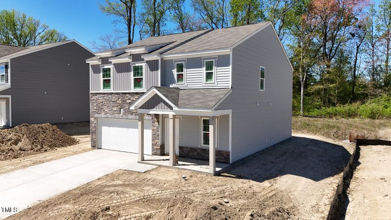 281 Logan Creek Dr, Zebulon, NC 27597