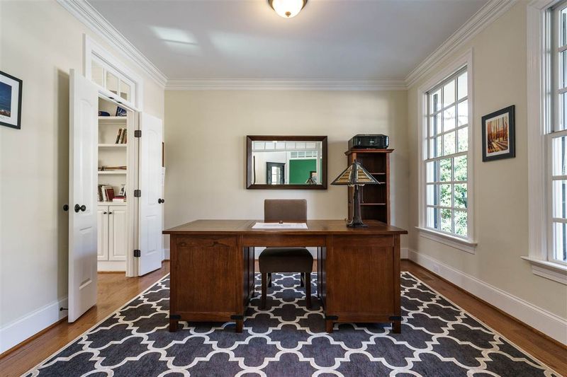 2810 Anderson Dr, Raleigh, NC 27608
