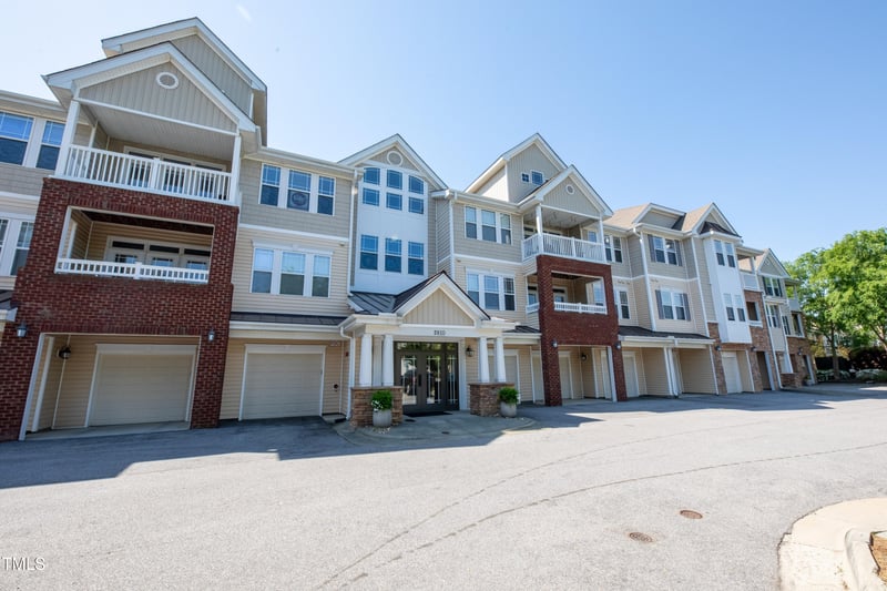 2810 Bedford Green Dr #207, Raleigh, NC 27604