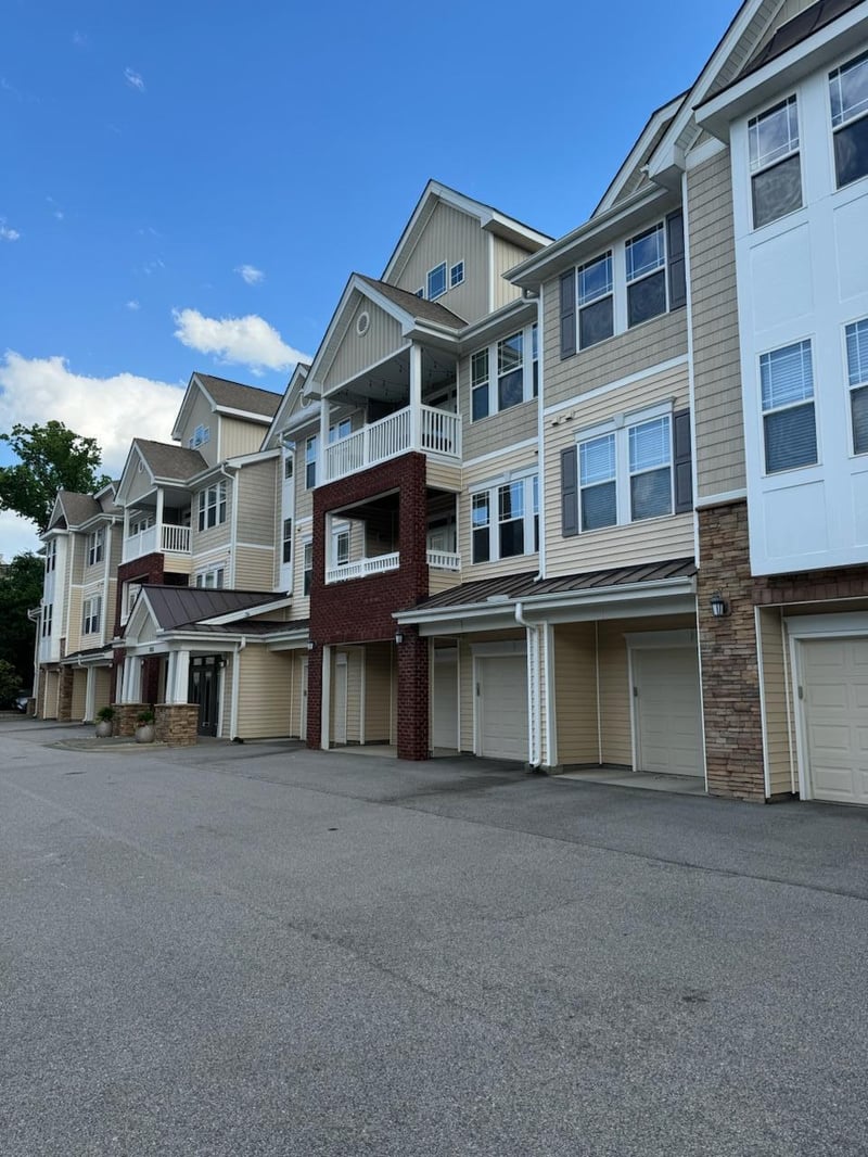 2810 Bedford Green Dr #211, Raleigh, NC 27604