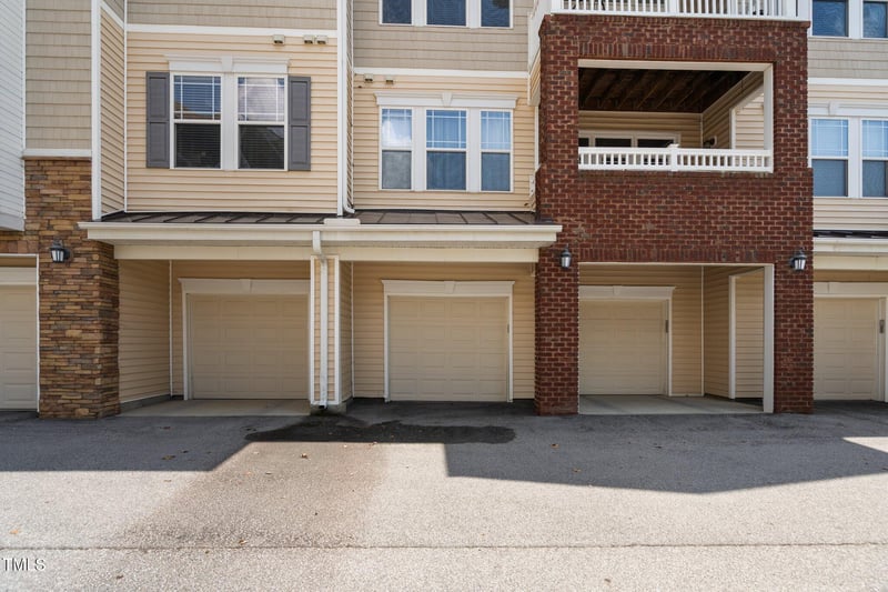 2810 Bedford Green Dr #300, Raleigh, NC 27604