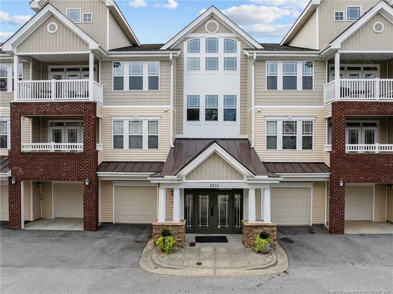 2810 Bedford Green Dr #304, Raleigh, NC 27604