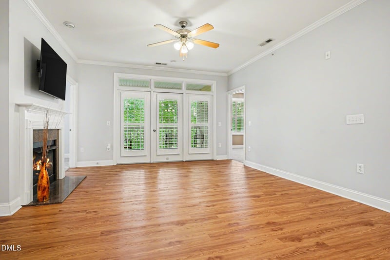 2810 Bedford Green Dr #305, Raleigh, NC 27604