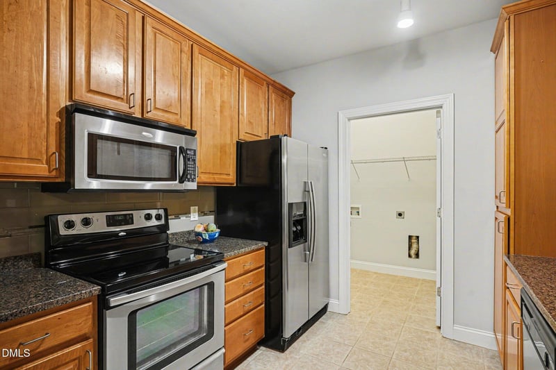 2810 Bedford Green Dr #305, Raleigh, NC 27604